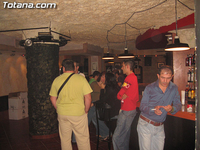 SE INAUGURA EN MAZARRN EL BAR DE COPAS 