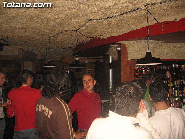 SE INAUGURA EN MAZARRN EL BAR DE COPAS 