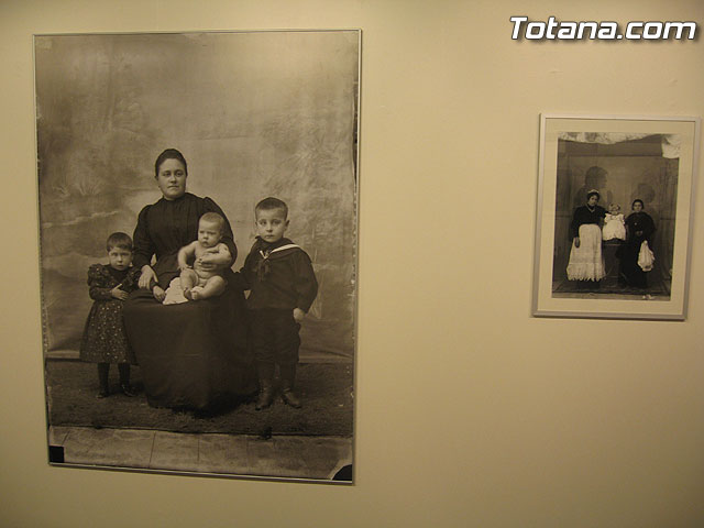 SE INAUGURA LA EXPOSICIÓN DE FOTOGRAFÍAS “LA MUJER ENTRE SIGLOS (1896/1916) DEL TOTANERO FERNANDO NAVARRO QUE PUEDE SER VISITADA EN LA SALA MUNICIPAL “GREGORIO CEBRIÁN” HASTA EL 19 DE NOVIEMBRE - 2