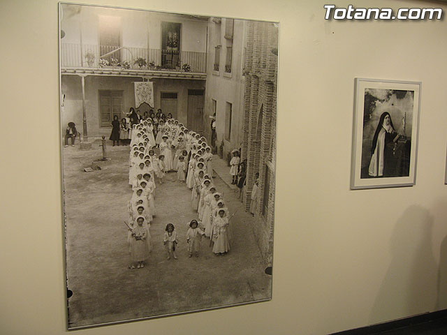 SE INAUGURA LA EXPOSICIÓN DE FOTOGRAFÍAS “LA MUJER ENTRE SIGLOS (1896/1916) DEL TOTANERO FERNANDO NAVARRO QUE PUEDE SER VISITADA EN LA SALA MUNICIPAL “GREGORIO CEBRIÁN” HASTA EL 19 DE NOVIEMBRE - 3