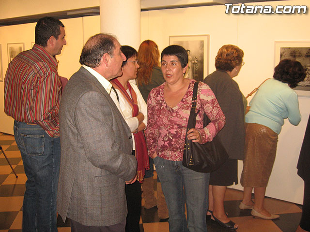 SE INAUGURA LA EXPOSICIÓN DE FOTOGRAFÍAS “LA MUJER ENTRE SIGLOS (1896/1916) DEL TOTANERO FERNANDO NAVARRO QUE PUEDE SER VISITADA EN LA SALA MUNICIPAL “GREGORIO CEBRIÁN” HASTA EL 19 DE NOVIEMBRE - 13