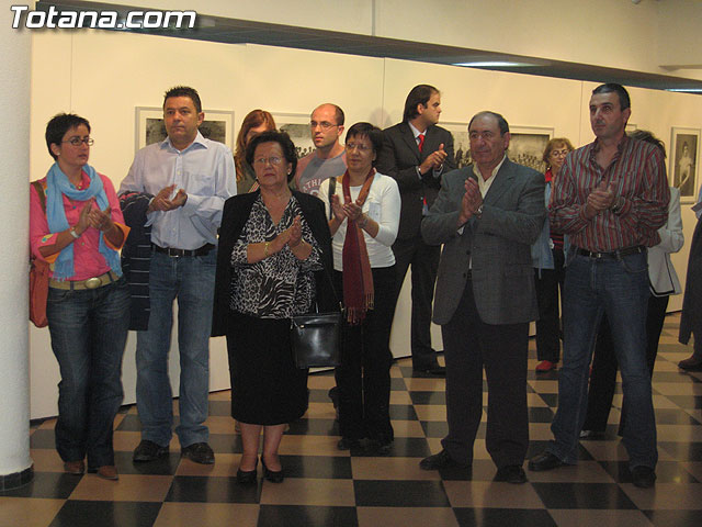 SE INAUGURA LA EXPOSICIN DE FOTOGRAFAS LA MUJER ENTRE SIGLOS (1896/1916) DEL TOTANERO FERNANDO NAVARRO QUE PUEDE SER VISITADA EN LA SALA MUNICIPAL GREGORIO CEBRIN HASTA EL 19 DE NOVIEMBRE - 23