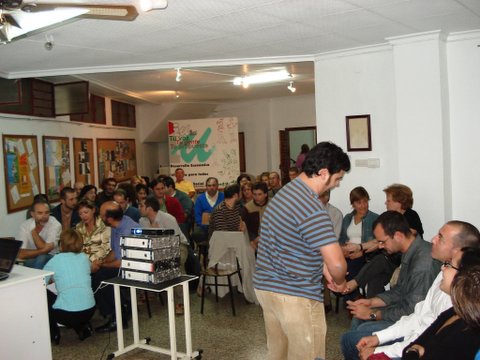 EL PALEONTLOGO TOTANERO, GREGORIO ROMERO CNOVAS, DISERT SOBRE EL JURSICO EN SIERRA ESPUA, ANTE UN ATENTO AUDITORIO EN EL CENTRO CULTURAL Y OBRERO - 1