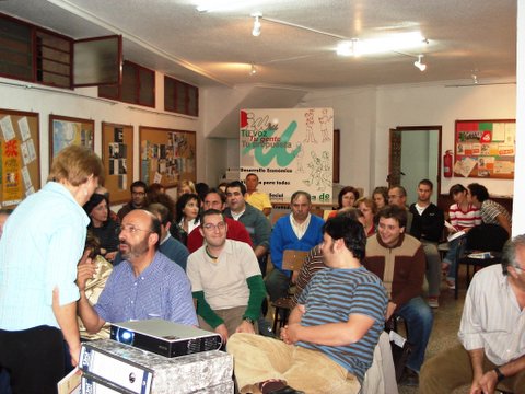 EL PALEONTLOGO TOTANERO, GREGORIO ROMERO CNOVAS, DISERT SOBRE EL JURSICO EN SIERRA ESPUA, ANTE UN ATENTO AUDITORIO EN EL CENTRO CULTURAL Y OBRERO - 2