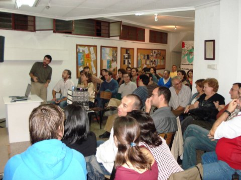 EL PALEONTLOGO TOTANERO, GREGORIO ROMERO CNOVAS, DISERT SOBRE EL JURSICO EN SIERRA ESPUA, ANTE UN ATENTO AUDITORIO EN EL CENTRO CULTURAL Y OBRERO - 3