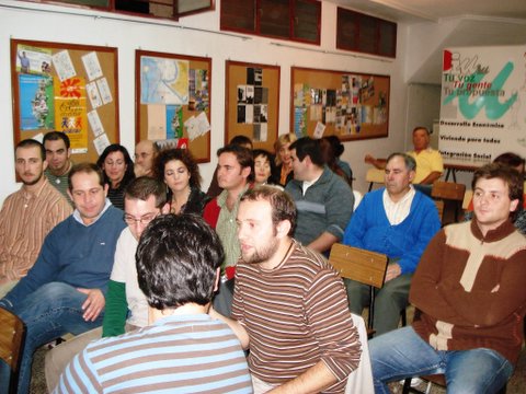 EL PALEONTLOGO TOTANERO, GREGORIO ROMERO CNOVAS, DISERT SOBRE EL JURSICO EN SIERRA ESPUA, ANTE UN ATENTO AUDITORIO EN EL CENTRO CULTURAL Y OBRERO - 4