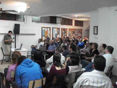 EL PALEONTÓLOGO TOTANERO, GREGORIO ROMERO CÁNOVAS, DISERTÓ SOBRE EL “JURÁSICO EN SIERRA ESPUÑA”, ANTE UN ATENTO AUDITORIO EN EL CENTRO CULTURAL Y OBRERO - 8