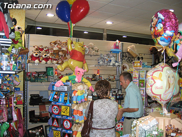 SE INAUGURA LA NUEVA SECCIÓN DE PIROTECNIA RECREATIVA DE LA TIENDA CARAMELOS - 7