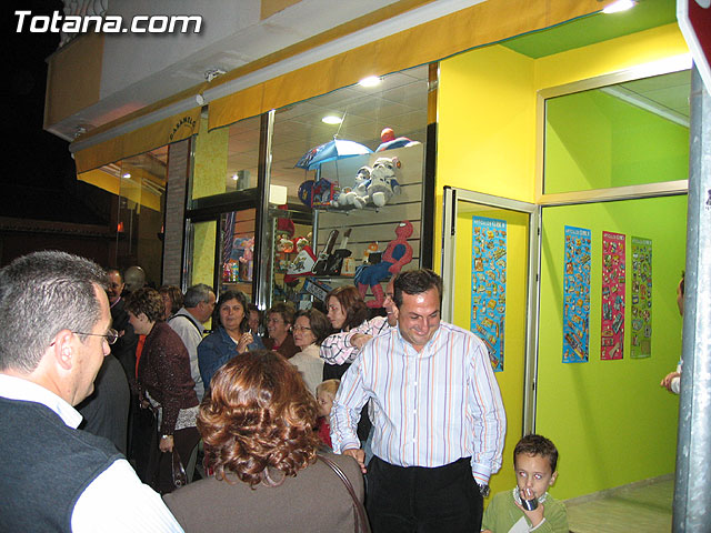 SE INAUGURA LA NUEVA SECCIN DE PIROTECNIA RECREATIVA DE LA TIENDA CARAMELOS - 38