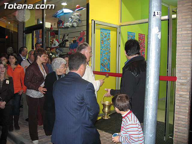 SE INAUGURA LA NUEVA SECCIN DE PIROTECNIA RECREATIVA DE LA TIENDA CARAMELOS - 52