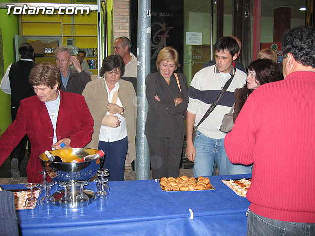 SE INAUGURA LA NUEVA SECCIN DE PIROTECNIA RECREATIVA DE LA TIENDA CARAMELOS - 66