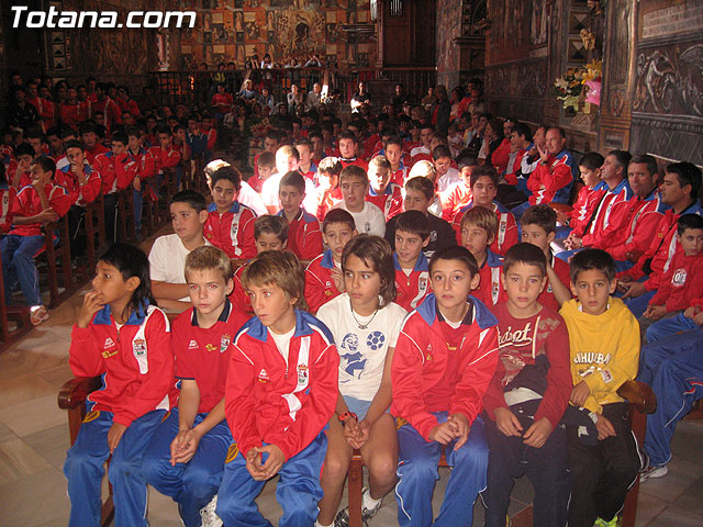 LA ESCUELA DEPORTIVA MUNICIPAL DE FTBOL DE TOTANA REALIZ UNA OFRENDA FLORAL A LA PATRONA SANTA EULALIA DE MRIDA - 3