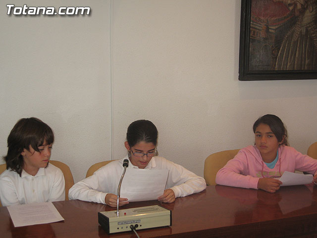 EL ALCALDE Y LA CONCEJAL DE INFANCIA PRESIDEN EN EL SALN DE PLENOS EL ACTO CONMEMORATIVO DEL DA INTERNACIONAL DE LOS DERECHOS DEL NIO - 1