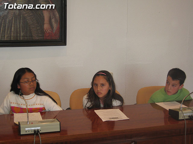 EL ALCALDE Y LA CONCEJAL DE INFANCIA PRESIDEN EN EL SALÓN DE PLENOS EL ACTO CONMEMORATIVO DEL DÍA INTERNACIONAL DE LOS DERECHOS DEL NIÑO - 4