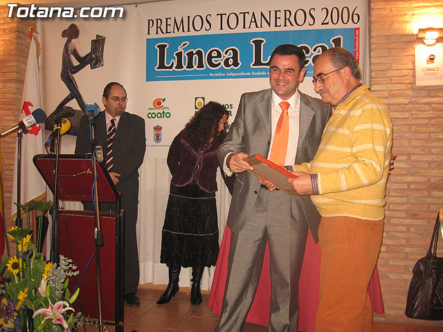 SE ENTREGAN LOS PREMIOS “TOTANEROS DEL AÑO 2006”, QUE CONVOCA EL PERIÓDICO “LÍNEA LOCAL” - 49