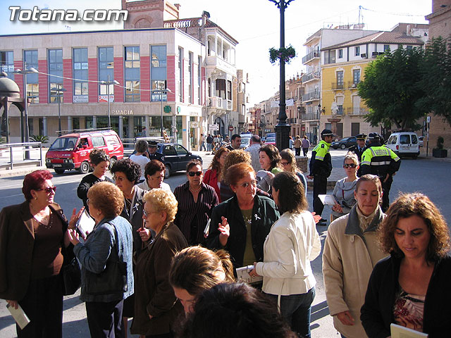 LECTURA MANIFIESTO CON MOTIVO DEL DÍA INTERNACIONAL CONTRA LA VIOLENCIA DE GÉNERO - 24