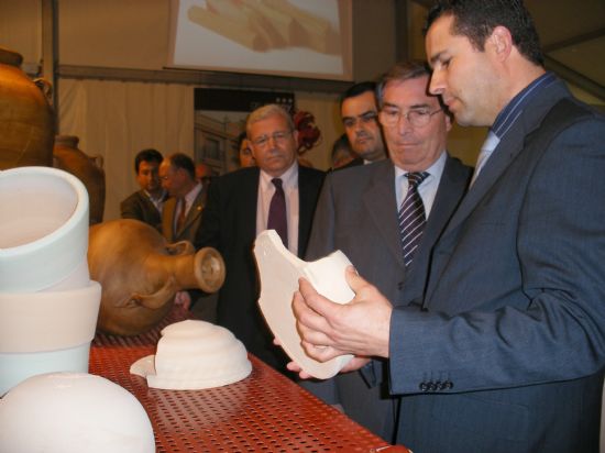 EL ALCALDE Y EL CONSEJERO DE ARTESANA INAUGURAN LA I CONVENCIN REGIONAL DE LA ARTESANA APLICADA A LA CONSTRUCCIN CON LA PRESENCIA DE UNAS 300 PERSONAS - 4