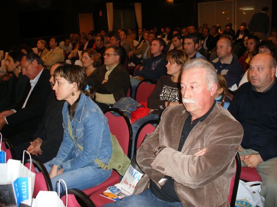 EL ALCALDE Y EL CONSEJERO DE ARTESANA INAUGURAN LA I CONVENCIN REGIONAL DE LA ARTESANA APLICADA A LA CONSTRUCCIN CON LA PRESENCIA DE UNAS 300 PERSONAS - 9