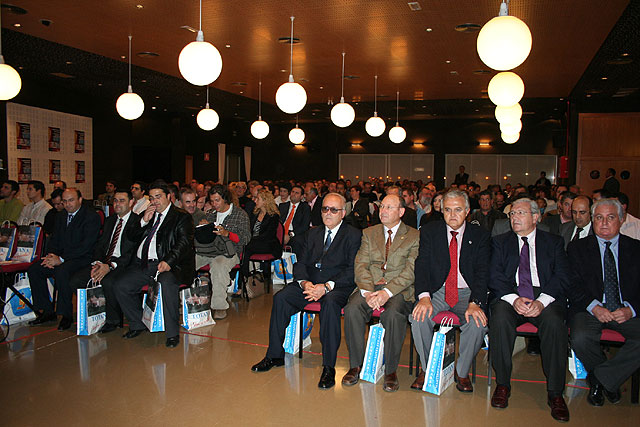 EL ALCALDE Y EL CONSEJERO DE ARTESANÍA INAUGURAN LA I CONVENCIÓN REGIONAL DE LA ARTESANÍA APLICADA A LA CONSTRUCCIÓN CON LA PRESENCIA DE UNAS 300 PERSONAS - 13