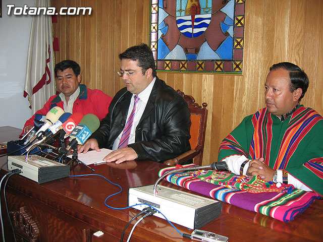EL PRIMER TENIENTE DE ALCALDE REALIZA UNA RECEPCIÓN INSTITUCIONAL AL REPRESENTANTE DE LA INMIGRACION BOLIVIANA EN EL SENADO Y PARLAMENTO - 2