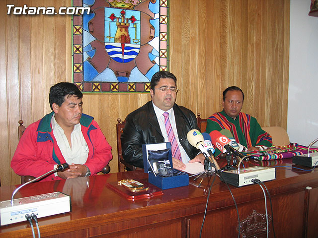 EL PRIMER TENIENTE DE ALCALDE REALIZA UNA RECEPCIÓN INSTITUCIONAL AL REPRESENTANTE DE LA INMIGRACION BOLIVIANA EN EL SENADO Y PARLAMENTO - 3