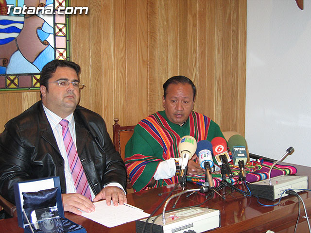 EL PRIMER TENIENTE DE ALCALDE REALIZA UNA RECEPCIÓN INSTITUCIONAL AL REPRESENTANTE DE LA INMIGRACION BOLIVIANA EN EL SENADO Y PARLAMENTO - 4