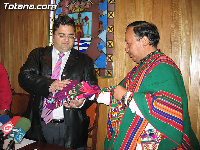 EL PRIMER TENIENTE DE ALCALDE REALIZA UNA RECEPCIÓN INSTITUCIONAL AL REPRESENTANTE DE LA INMIGRACION BOLIVIANA EN EL SENADO Y PARLAMENTO - 9