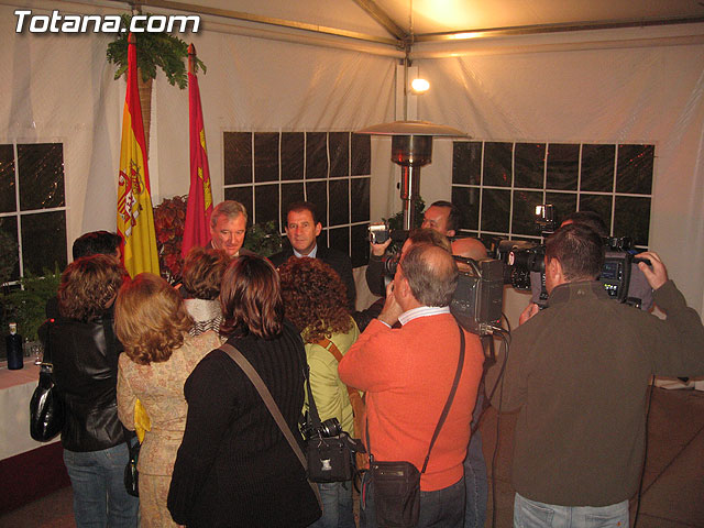 VALCÁRCEL APOYA LA GESTIÓN DEL GOBIERNO MUNICIPAL ANTE CASI 600 PERSONAS EN UN ACTO POLÍTICO CON MILITANTES Y REPRESENTANTES SOCIEDAD TOTANERA - 3