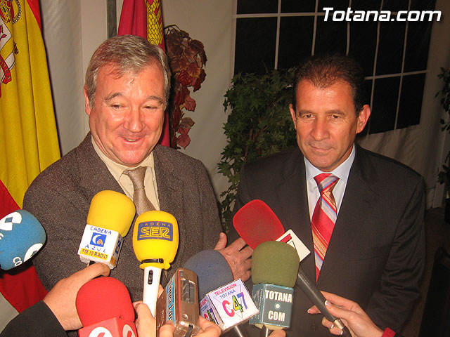 VALCÁRCEL APOYA LA GESTIÓN DEL GOBIERNO MUNICIPAL ANTE CASI 600 PERSONAS EN UN ACTO POLÍTICO CON MILITANTES Y REPRESENTANTES SOCIEDAD TOTANERA - 4