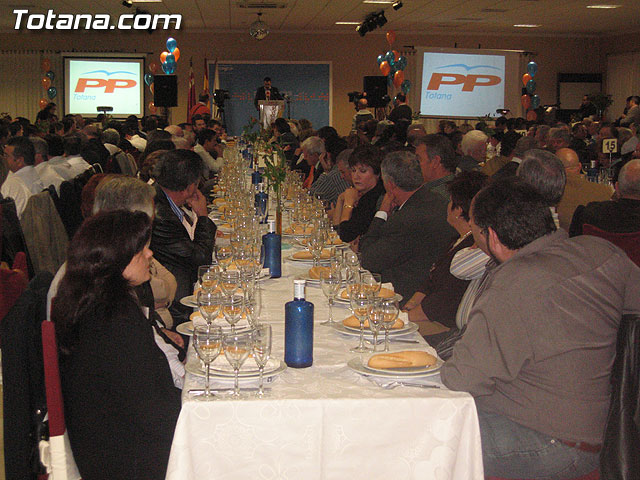 VALCÁRCEL APOYA LA GESTIÓN DEL GOBIERNO MUNICIPAL ANTE CASI 600 PERSONAS EN UN ACTO POLÍTICO CON MILITANTES Y REPRESENTANTES SOCIEDAD TOTANERA - 25