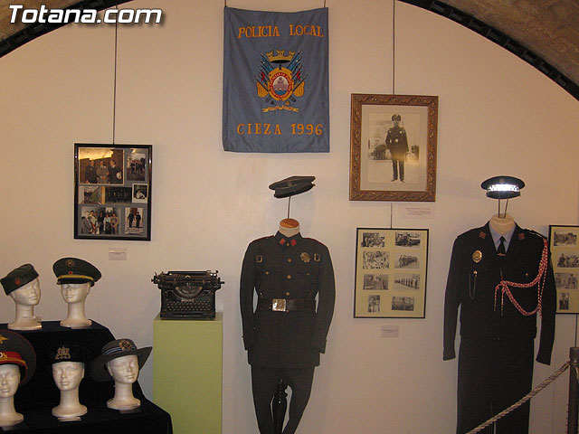 TOTANA.COM Y LA POLICÍA LOCAL DE TOTANA ASISTEN AL ACTO DE INAUGURACIÓN DE LA I EXPOSICIÓN DE MATERIAL POLICIAL DE LA POLICÍA LOCAL DE CIEZA - 7 TOTANA.COM Y LA POLICÍA LOCAL DE TOTANA ASISTEN AL ACTO DE INAUGURACIÓN DE LA I EXPOSICIÓN DE MATERIAL POLICIAL DE LA POLICÍA LOCAL DE CIEZA - 7