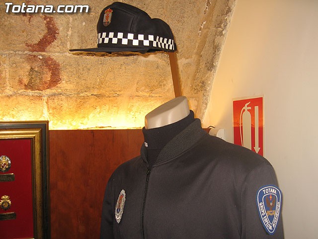 TOTANA.COM Y LA POLICÍA LOCAL DE TOTANA ASISTEN AL ACTO DE INAUGURACIÓN DE LA I EXPOSICIÓN DE MATERIAL POLICIAL DE LA POLICÍA LOCAL DE CIEZA - 37