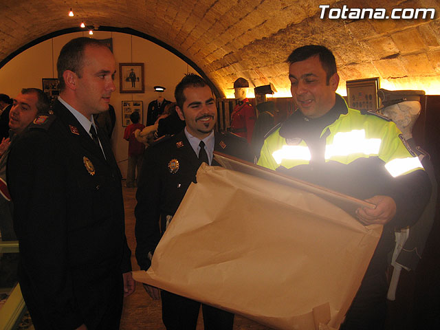 TOTANA.COM Y LA POLICA LOCAL DE TOTANA ASISTEN AL ACTO DE INAUGURACIN DE LA I EXPOSICIN DE MATERIAL POLICIAL DE LA POLICA LOCAL DE CIEZA - 48