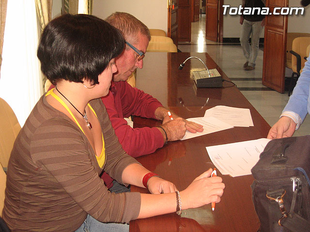 EL AYUNTAMIENTO SUSCRIBE UN CONVENIO CON LOS VECINOS PROPIETARIOS PARA EL ARREGLO DE LOS CAMINOS RURALES DEL “SANTOS” Y “LÁZARO” - 5