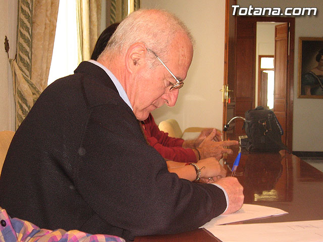 EL AYUNTAMIENTO SUSCRIBE UN CONVENIO CON LOS VECINOS PROPIETARIOS PARA EL ARREGLO DE LOS CAMINOS RURALES DEL “SANTOS” Y “LÁZARO” - 7