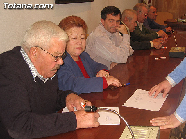 EL AYUNTAMIENTO SUSCRIBE UN CONVENIO CON LOS VECINOS PROPIETARIOS PARA EL ARREGLO DE LOS CAMINOS RURALES DEL “SANTOS” Y “LÁZARO” - 11