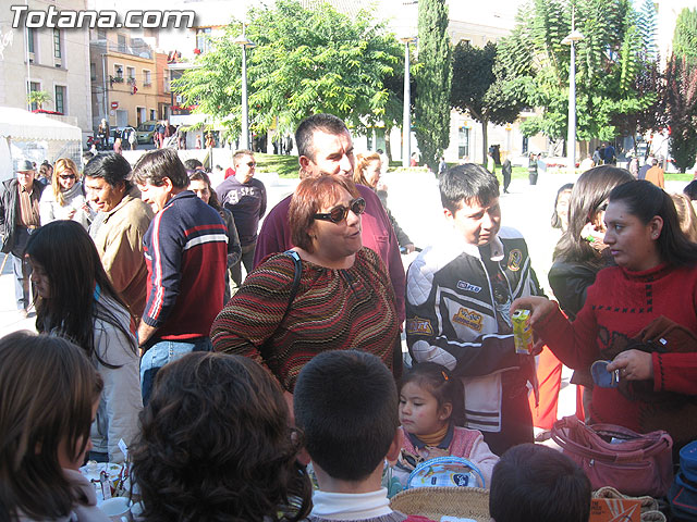 EL MOVIMIENTO JUNIOR Y EL COLECTIVO EL CANDIL ORGANIZARON UN MERCADILLO SOLIDARIO EL PASADO DOMINGO 17 DE DICIEMBRE - 10