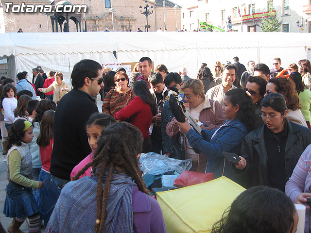 EL MOVIMIENTO JUNIOR Y EL COLECTIVO EL CANDIL ORGANIZARON UN MERCADILLO SOLIDARIO EL PASADO DOMINGO 17 DE DICIEMBRE - 8