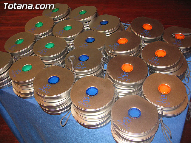 ENTREGAN EL CARNET DE VOLUNTARIO A MÁS DE UN CENTENAR DE VECINOS QUE DESARROLLAN ACCIONES VOLUNTARIAS Y ASOCIACIONES SIN ÁNIMO DE LUCRO DE TOTANA - 2