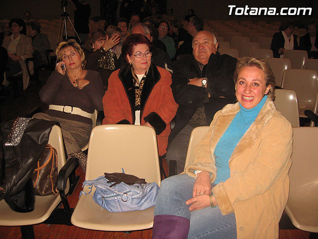 ENTREGAN EL CARNET DE VOLUNTARIO A MÁS DE UN CENTENAR DE VECINOS QUE DESARROLLAN ACCIONES VOLUNTARIAS Y ASOCIACIONES SIN ÁNIMO DE LUCRO DE TOTANA - 6