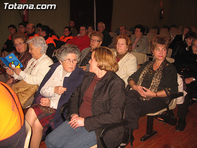 ENTREGAN EL CARNET DE VOLUNTARIO A MÁS DE UN CENTENAR DE VECINOS QUE DESARROLLAN ACCIONES VOLUNTARIAS Y ASOCIACIONES SIN ÁNIMO DE LUCRO DE TOTANA - 7