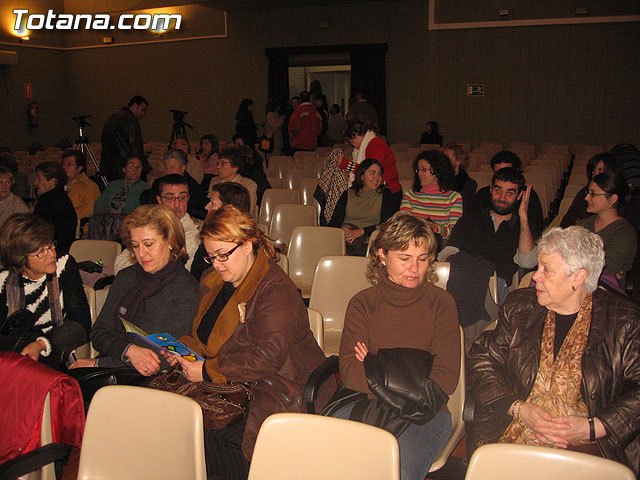 ENTREGAN EL CARNET DE VOLUNTARIO A MÁS DE UN CENTENAR DE VECINOS QUE DESARROLLAN ACCIONES VOLUNTARIAS Y ASOCIACIONES SIN ÁNIMO DE LUCRO DE TOTANA - 8