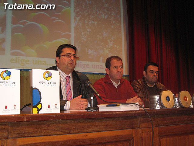 ENTREGAN EL CARNET DE VOLUNTARIO A MÁS DE UN CENTENAR DE VECINOS QUE DESARROLLAN ACCIONES VOLUNTARIAS Y ASOCIACIONES SIN ÁNIMO DE LUCRO DE TOTANA - 9