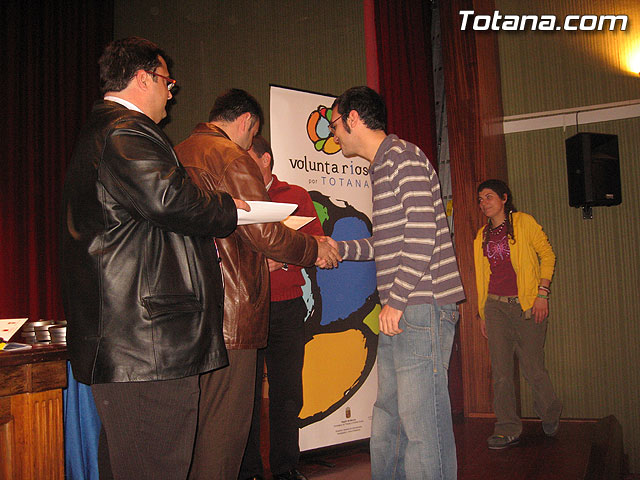 ENTREGAN EL CARNET DE VOLUNTARIO A MÁS DE UN CENTENAR DE VECINOS QUE DESARROLLAN ACCIONES VOLUNTARIAS Y ASOCIACIONES SIN ÁNIMO DE LUCRO DE TOTANA - 14