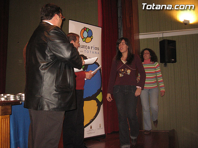 ENTREGAN EL CARNET DE VOLUNTARIO A MÁS DE UN CENTENAR DE VECINOS QUE DESARROLLAN ACCIONES VOLUNTARIAS Y ASOCIACIONES SIN ÁNIMO DE LUCRO DE TOTANA - 20