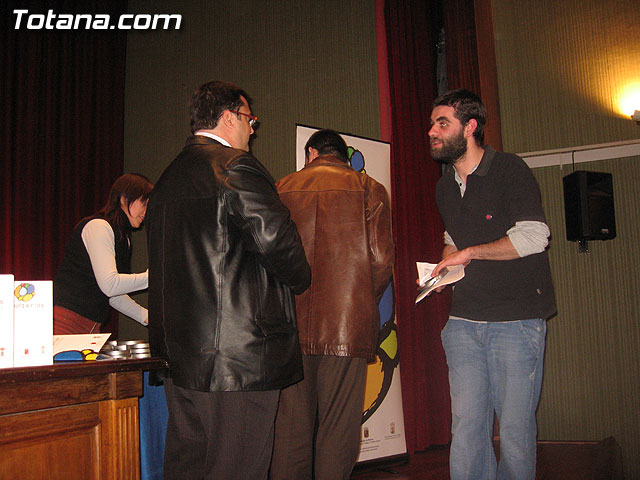 ENTREGAN EL CARNET DE VOLUNTARIO A MÁS DE UN CENTENAR DE VECINOS QUE DESARROLLAN ACCIONES VOLUNTARIAS Y ASOCIACIONES SIN ÁNIMO DE LUCRO DE TOTANA - 19