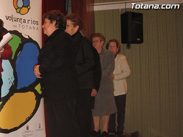 ENTREGAN EL CARNET DE VOLUNTARIO A MÁS DE UN CENTENAR DE VECINOS QUE DESARROLLAN ACCIONES VOLUNTARIAS Y ASOCIACIONES SIN ÁNIMO DE LUCRO DE TOTANA - 27