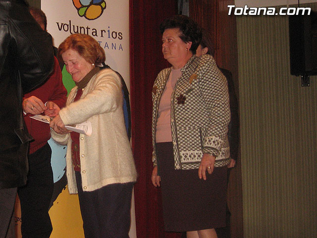 ENTREGAN EL CARNET DE VOLUNTARIO A MÁS DE UN CENTENAR DE VECINOS QUE DESARROLLAN ACCIONES VOLUNTARIAS Y ASOCIACIONES SIN ÁNIMO DE LUCRO DE TOTANA - 29