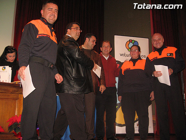 ENTREGAN EL CARNET DE VOLUNTARIO A MÁS DE UN CENTENAR DE VECINOS QUE DESARROLLAN ACCIONES VOLUNTARIAS Y ASOCIACIONES SIN ÁNIMO DE LUCRO DE TOTANA - 33