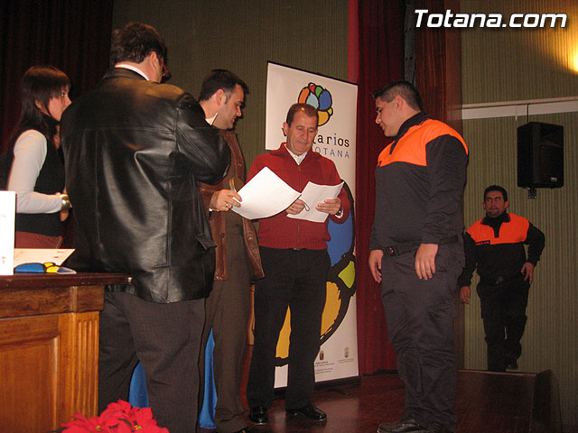 ENTREGAN EL CARNET DE VOLUNTARIO A MÁS DE UN CENTENAR DE VECINOS QUE DESARROLLAN ACCIONES VOLUNTARIAS Y ASOCIACIONES SIN ÁNIMO DE LUCRO DE TOTANA - 40